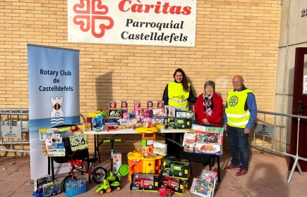 Entregamos juguetes a Càritas para las familias menos favorecidas de Castelldefels.