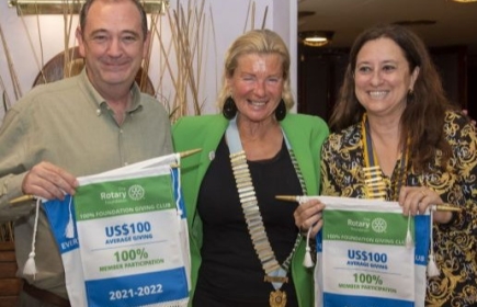 Past-President de RC Salou Pedro Otiña i Presidenta RC Cambrils Aurora Fornos amb la Governadora Ingrid Steinhoff (centre)